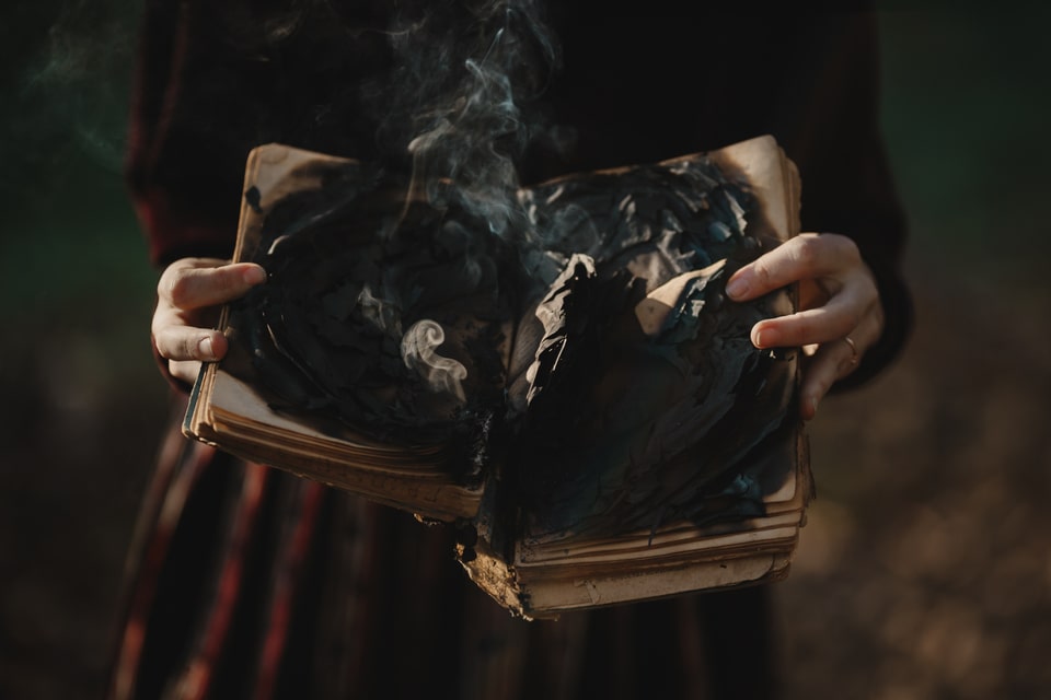 Signs You Need a Black Magic Astrologer In UK
